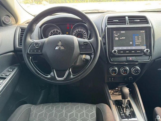 Подержанный Mitsubishi ASX I Рестайлинг 3, 2.0 л, 2024 в Шардже от Noor Al Seyoh Used Cars Серебристый цвет. GCC | AUTO.AE