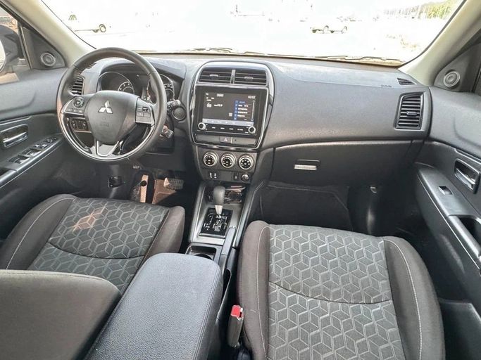 Подержанный Mitsubishi ASX I Рестайлинг 3, 2.0 л, 2024 в Шардже от Noor Al Seyoh Used Cars Серебристый цвет. GCC | AUTO.AE