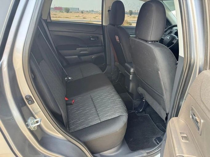 Подержанный Mitsubishi ASX I Рестайлинг 3, 2.0 л, 2024 в Шардже от Noor Al Seyoh Used Cars Серебристый цвет. GCC | AUTO.AE