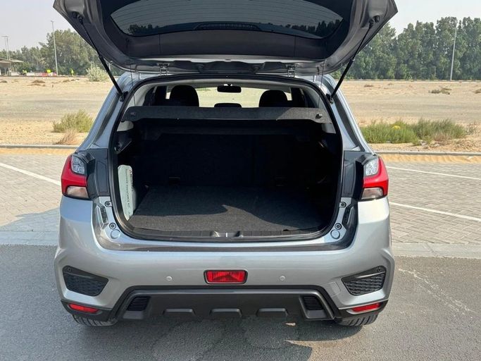 Подержанный Mitsubishi ASX I Рестайлинг 3, 2.0 л, 2024 в Шардже от Noor Al Seyoh Used Cars Серебристый цвет. GCC | AUTO.AE