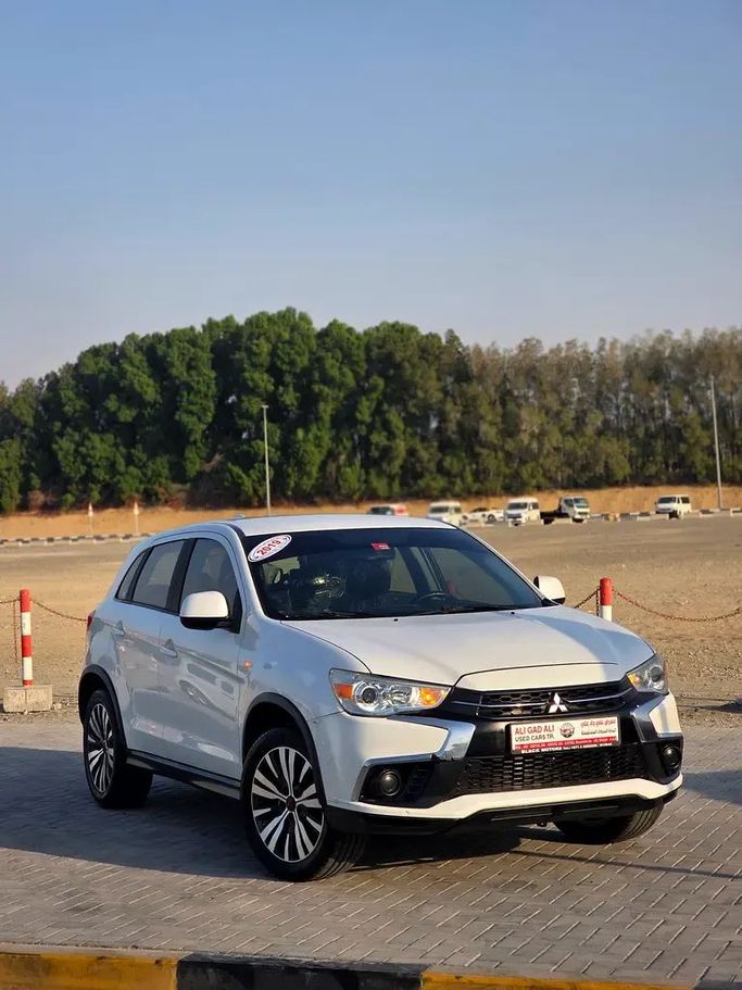 Подержанный Mitsubishi ASX I Рестайлинг 2, 2.0 л, 2019 в Шардже от Ali Gad Ali Used Cars Белый цвет. GCC | AUTO.AE