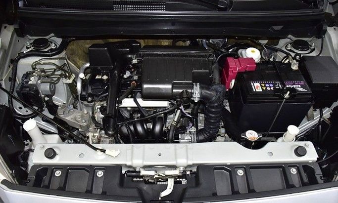 Подержанный Mitsubishi Attrage I Рестайлинг, 1.2 л, 2021 в Шардже от Honey Gidosha Used Cars Tr. Серебристый цвет.  | AUTO.AE