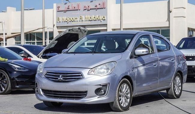 Подержанный Mitsubishi Attrage I, 1.2 л, 2019 в Шардже от Alnujoom Al Malakiah Used Cars Серебристый цвет. GCC | AUTO.AE