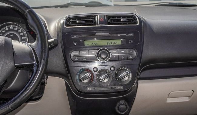 Подержанный Mitsubishi Attrage I, 1.2 л, 2019 в Шардже от Alnujoom Al Malakiah Used Cars Серебристый цвет. GCC | AUTO.AE