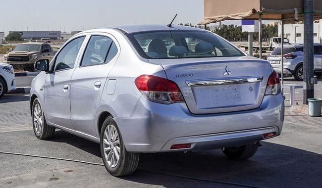 Подержанный Mitsubishi Attrage I, 1.2 л, 2019 в Шардже от Alnujoom Al Malakiah Used Cars Серебристый цвет. GCC | AUTO.AE