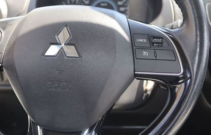 Подержанный Mitsubishi Attrage I Рестайлинг, 1.2 л, 2022 в Шардже от Al Sayed Khamis Used Cars Бордовый цвет. GCC | AUTO.AE