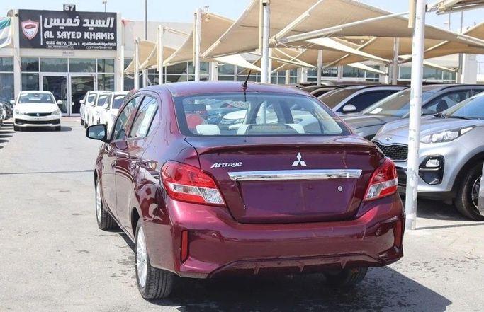 Подержанный Mitsubishi Attrage I Рестайлинг, 1.2 л, 2022 в Шардже от Al Sayed Khamis Used Cars Бордовый цвет. GCC | AUTO.AE