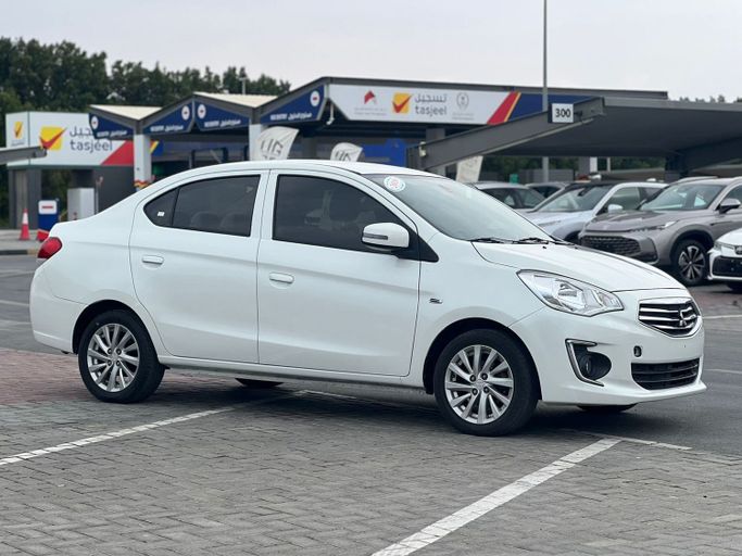 Подержанный Mitsubishi Attrage I, 1.2 л, 2019 в Шардже от Mohamed Zaki Younis Used Cars Белый цвет. Other | AUTO.AE