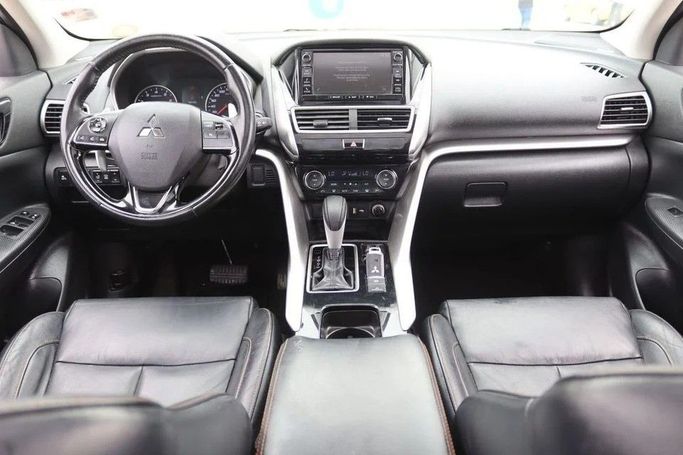 Подержанный Mitsubishi Eclipse Cross I, 1.5 л, 2019 в Шардже от Al Sayed Khamis Used Cars Белый цвет. GCC | AUTO.AE