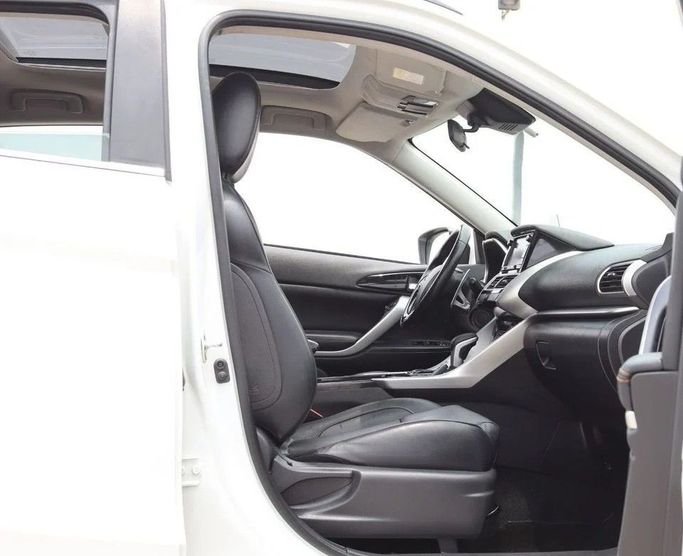 Подержанный Mitsubishi Eclipse Cross I, 1.5 л, 2019 в Шардже от Al Sayed Khamis Used Cars Белый цвет. GCC | AUTO.AE