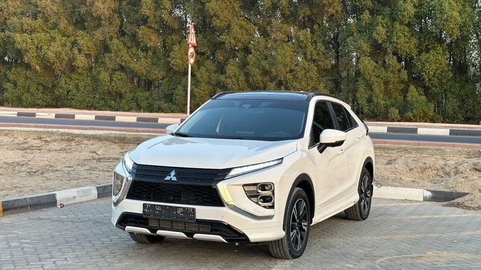 Подержанный Mitsubishi Eclipse Cross I Рестайлинг, 1.5 л, 2024 в Шардже от Halla Cars Белый цвет. GCC | AUTO.AE