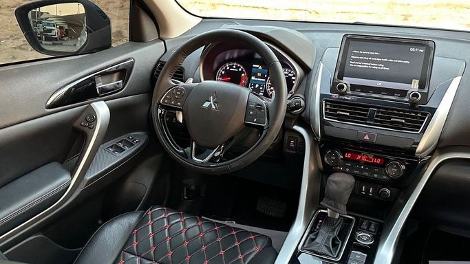 Подержанный Mitsubishi Eclipse Cross I Рестайлинг, 1.5 л, 2024 в Шардже от Halla Cars Белый цвет. GCC | AUTO.AE