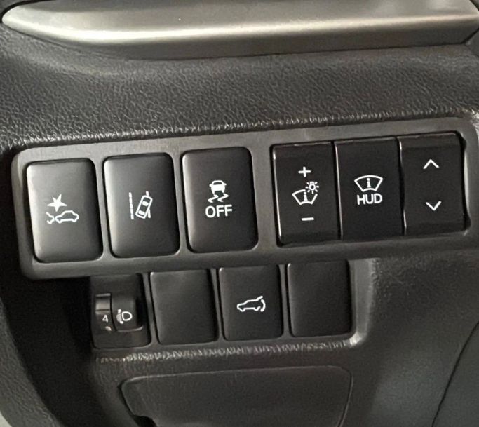 Подержанный Mitsubishi Eclipse Cross I Рестайлинг, 1.5 л, 2024 в Шардже от Halla Cars Белый цвет. GCC | AUTO.AE