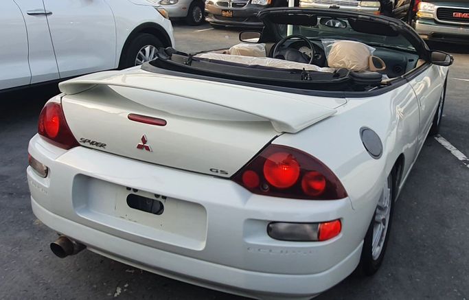 Подержанный Mitsubishi Eclipse III, 3.0 л, 2001 в Шардже от Ishtar Used Cars Белый цвет. Other | AUTO.AE