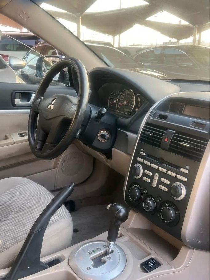 Подержанный Mitsubishi Galant IX Рестайлинг, 2.4 л, 2008 в Шардже от Al Suraj Al Muneer Used Cars Серебристый цвет. GCC | AUTO.AE