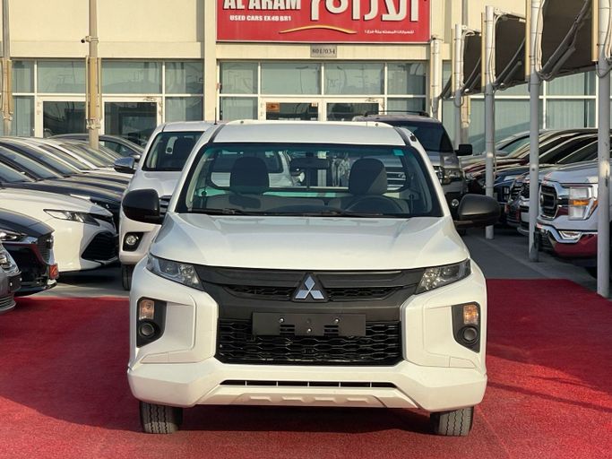 Новый Mitsubishi L200 V Рестайлинг, 2.4 л, 2021 в Шардже от Al Aram Cars Белый цвет. GCC | AUTO.AE