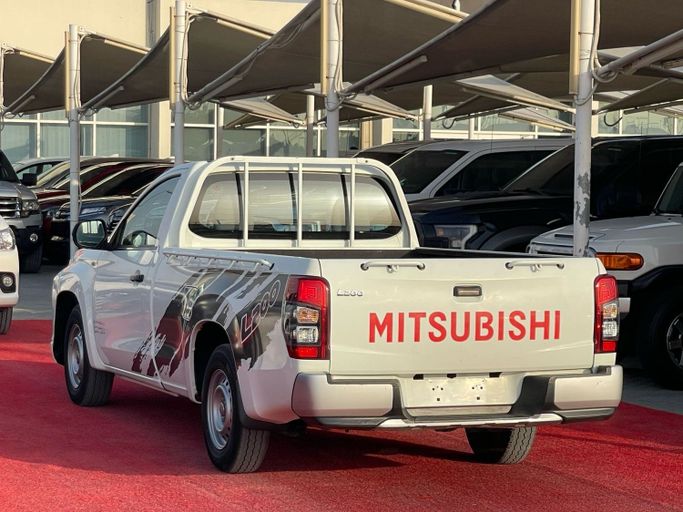 Новый Mitsubishi L200 V Рестайлинг, 2.4 л, 2021 в Шардже от Al Aram Cars Белый цвет. GCC | AUTO.AE