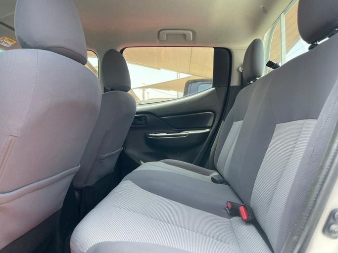 Новый Mitsubishi L200 V Рестайлинг, 2.4 л, 2022 в Шардже от Al Aram Cars Белый цвет. GCC | AUTO.AE