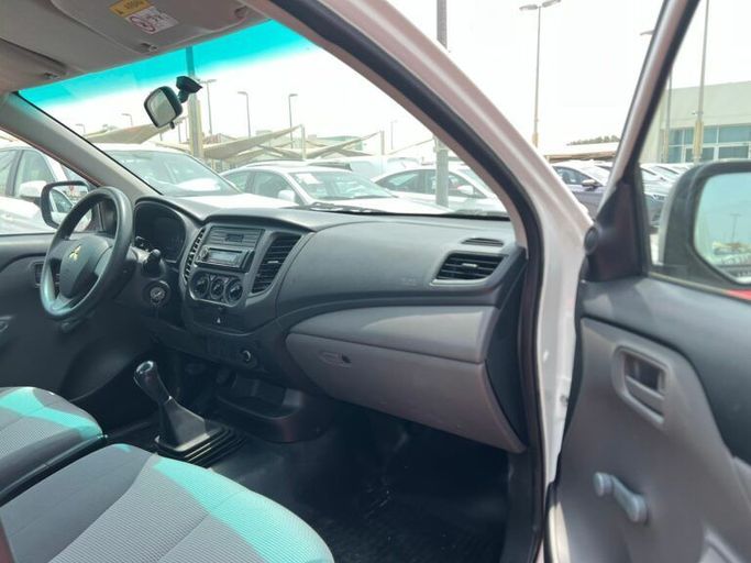 Новый Mitsubishi L200 V, 2.4 л, 2019 в Шардже от Al Aram Cars Белый цвет. GCC | AUTO.AE