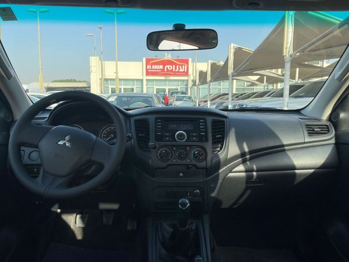 Подержанный Mitsubishi L200 V Рестайлинг, 2.4 л, 2020 в Шардже от Al Aram Cars Белый цвет. GCC | AUTO.AE