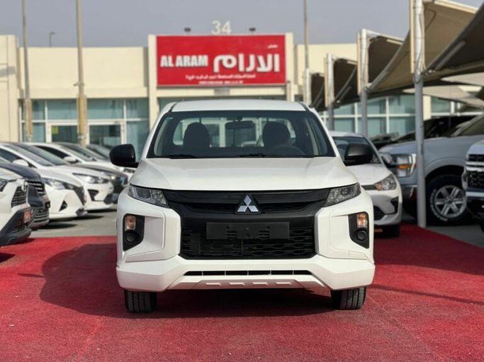 Новый Mitsubishi L200 V Рестайлинг, 2.5 л, 2022 в Шардже от Al Aram Cars Белый цвет. GCC | AUTO.AE
