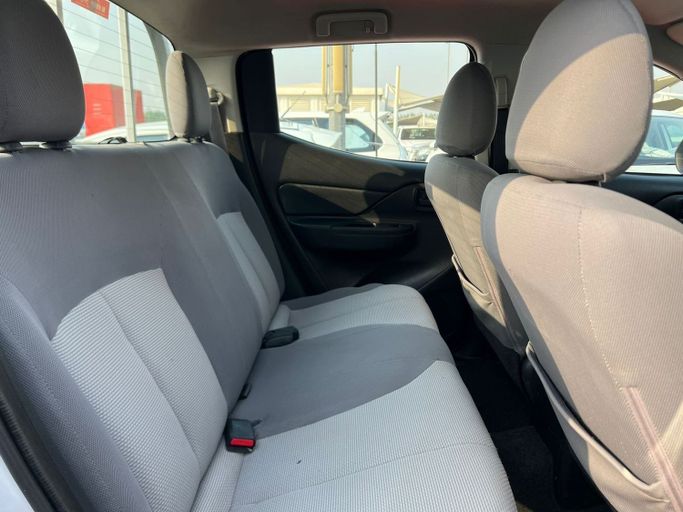 Подержанный Mitsubishi L200 V Рестайлинг, 2.4 л, 2020 в Шардже от Al Aram Cars Белый цвет. GCC | AUTO.AE