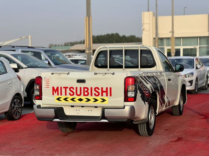 Новый Mitsubishi L200 V Рестайлинг, 2.4 л, 2022 в Шардже от Al Aram Cars Белый цвет. GCC | AUTO.AE