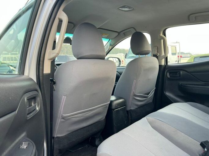 Новый Mitsubishi L200 V Рестайлинг, 2.4 л, 2020 в Шардже от Al Aram Cars Белый цвет. GCC | AUTO.AE