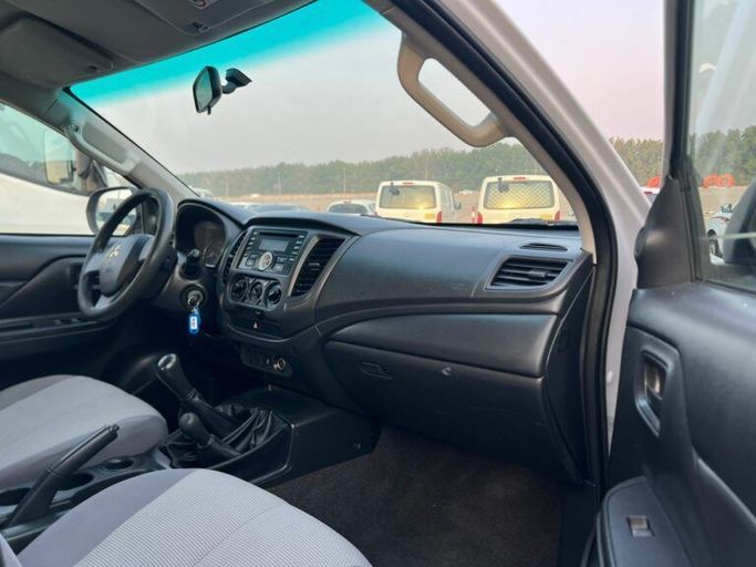 Новый Mitsubishi L200 V Рестайлинг, 2.4 л, 2020 в Шардже от Al Aram Cars Белый цвет. GCC | AUTO.AE