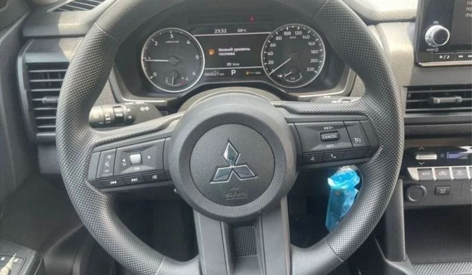 Новый Mitsubishi L200 VI, 2.4 л, 2025 в Шардже от Nour Alnukhba Motors Серый цвет. GCC | AUTO.AE