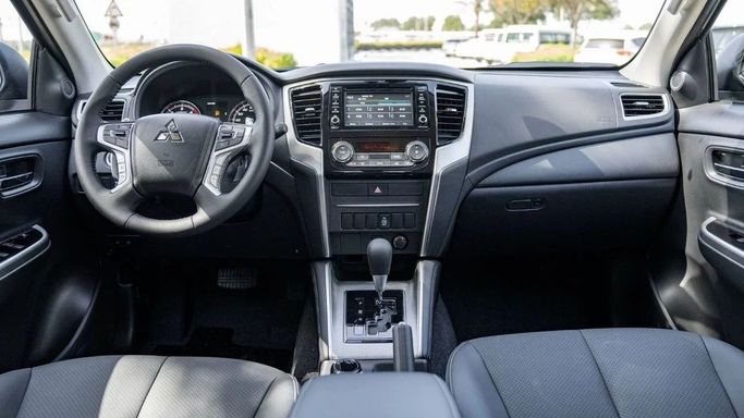 Новый Mitsubishi L200 V Рестайлинг, 2.4 л, 2023 в Шардже от Nour Alnukhba Motors Коричневый цвет. Other | AUTO.AE