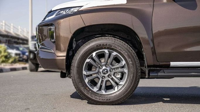 Новый Mitsubishi L200 V Рестайлинг, 2.4 л, 2023 в Шардже от Nour Alnukhba Motors Коричневый цвет. Other | AUTO.AE