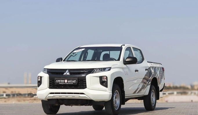 Подержанный Mitsubishi L200 V Рестайлинг, 2.4 л, 2022 в Шардже от Al Sayed Khamis Used Auto Trading Белый цвет. GCC | AUTO.AE