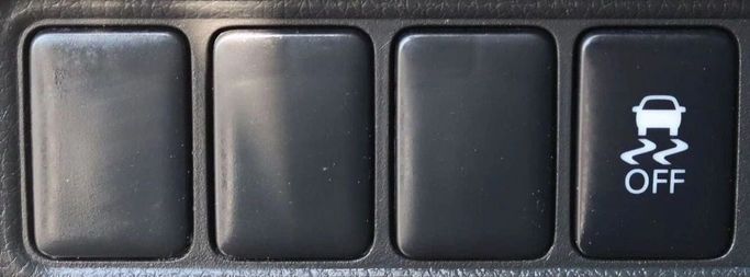 Подержанный Mitsubishi L200 V Рестайлинг, 2.4 л, 2022 в Шардже от Al Sayed Khamis Used Auto Trading Белый цвет. GCC | AUTO.AE