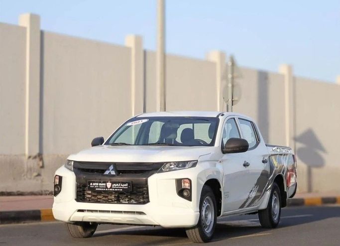 Подержанный Mitsubishi L200 V Рестайлинг, 2.4 л, 2021 в Шардже от Al Sayed Khamis Used Auto Trading Белый цвет. GCC | AUTO.AE