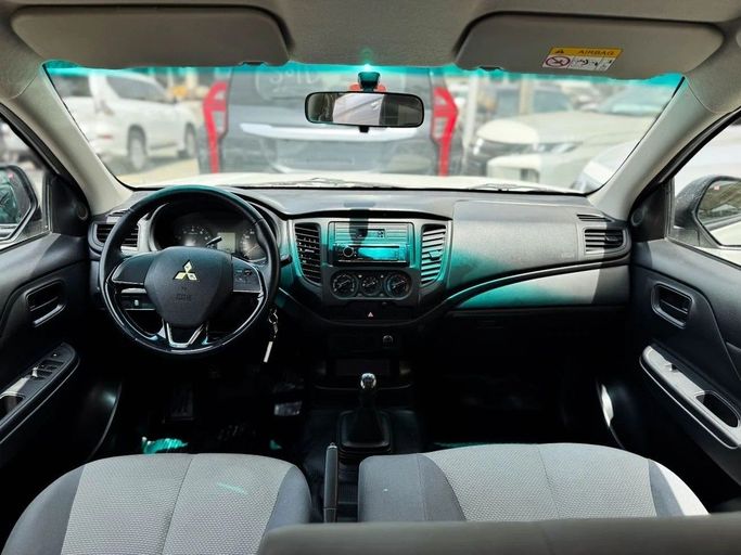 Подержанный Mitsubishi L200 V Рестайлинг, 2.4 л, 2022 в Шардже от Al Sayed Khamis Used Auto Trading Белый цвет. GCC | AUTO.AE