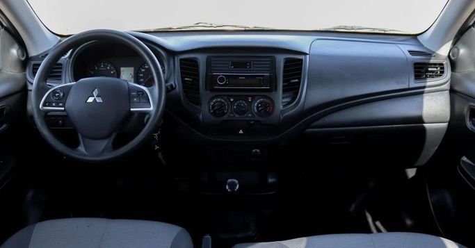 Подержанный Mitsubishi L200 V Рестайлинг, 2.4 л, 2021 в Шардже от Al Sayed Khamis Used Auto Trading Белый цвет. GCC | AUTO.AE