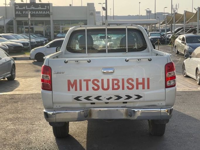 Подержанный Mitsubishi L200 V, 2.4 л, 2018 в Шардже от Al Suraj Al Muneer Used Cars Белый цвет. GCC | AUTO.AE