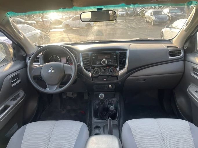 Подержанный Mitsubishi L200 V, 2.4 л, 2018 в Шардже от Al Suraj Al Muneer Used Cars Белый цвет. GCC | AUTO.AE