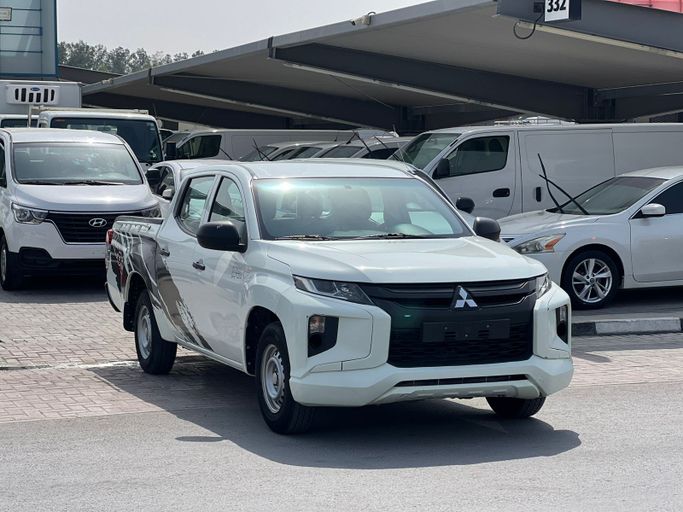 مستعملة Mitsubishi L200 فيس ليفت V, 2.4 l, 2021 في في الشارقة من Al Aram Cars، اللون أبيض. مواصفات الخليج | AUTO.AE