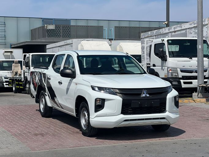 مستعملة Mitsubishi L200 فيس ليفت V, 2.4 l, 2021 في في الشارقة من Al Aram Cars، اللون أبيض. مواصفات الخليج | AUTO.AE