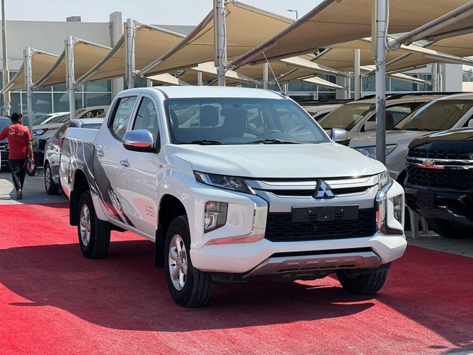مستعملة Mitsubishi L200 فيس ليفت V, 2.4 l, 2021 في في الشارقة من Al Aram Cars، اللون أبيض. مواصفات الخليج | AUTO.AE