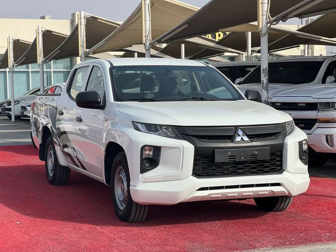 Подержанный Mitsubishi L200 V Рестайлинг, 2.4 л, 2022 в Шардже от Al Aram Cars Белый цвет. GCC | AUTO.AE