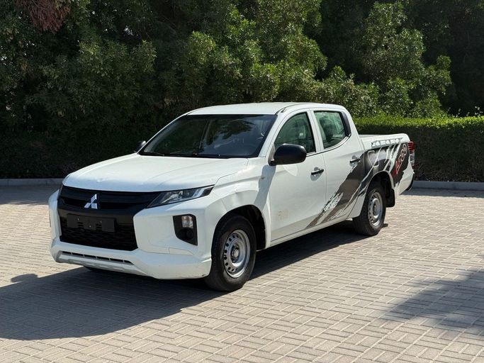 مستعملة Mitsubishi L200 فيس ليفت V, 2.4 l, 2021 في في الشارقة من AL HAMOOR AL THAHABI، اللون أبيض. مواصفات الخليج | AUTO.AE