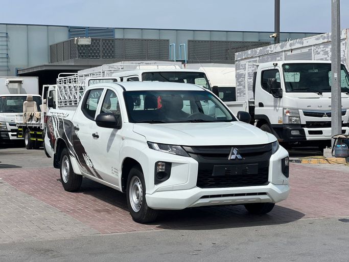 مستعملة Mitsubishi L200 فيس ليفت V, 2.4 l, 2021 في في الشارقة من Al Aram Cars، اللون أبيض. مواصفات الخليج | AUTO.AE
