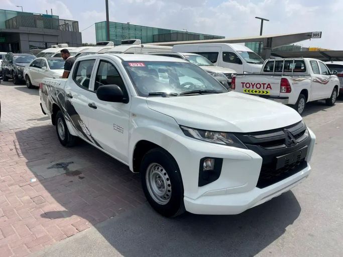 مستعملة Mitsubishi L200 فيس ليفت V, 2.4 l, 2021 في في الشارقة من Al Nabeel Used Cars، اللون أبيض.  | AUTO.AE
