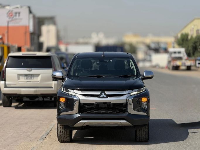 مستعملة Mitsubishi L200 فيس ليفت V, 2.4 l, 2019 في في الإمارات, الشارقة من Luluat Al Khan Used Auto spare Parts، اللون أسود. المواصفات الأسترالية | AUTO.AE | إعلان #274706