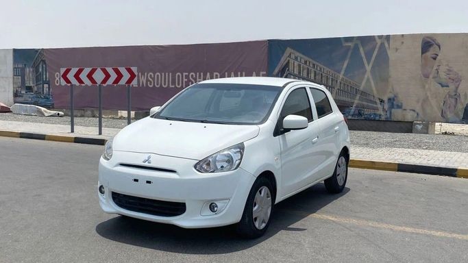 Подержанный Mitsubishi Mirage VI Рестайлинг, 1.2 л, 2016 в Шардже от Halla Cars Белый цвет. GCC | AUTO.AE