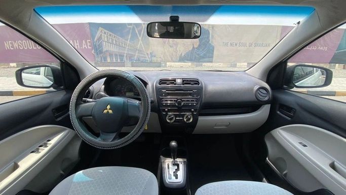 Подержанный Mitsubishi Mirage VI Рестайлинг, 1.2 л, 2016 в Шардже от Halla Cars Белый цвет. GCC | AUTO.AE