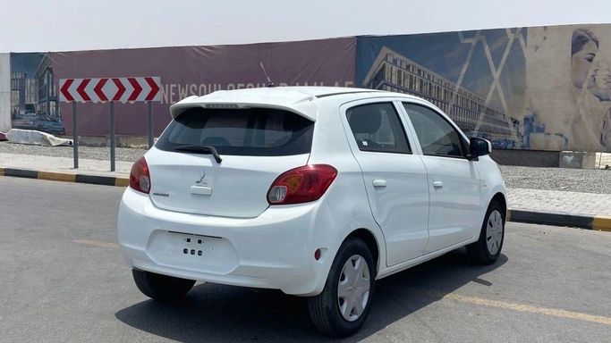 Подержанный Mitsubishi Mirage VI Рестайлинг, 1.2 л, 2016 в Шардже от Halla Cars Белый цвет. GCC | AUTO.AE